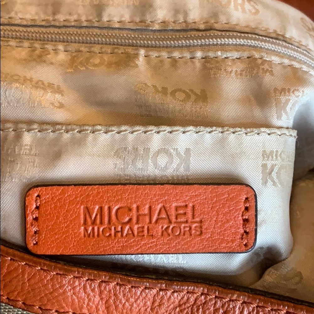 Micheal Kors Purse - Picture 5 of 8